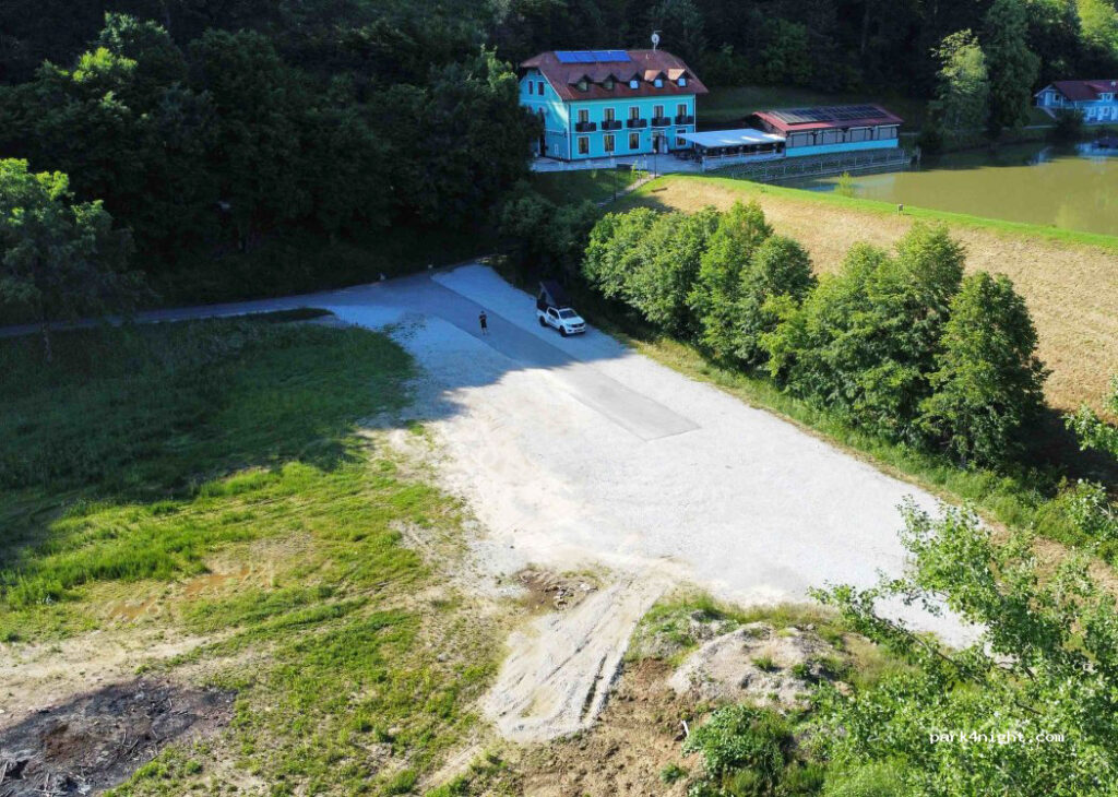 Parkirišče Dežno
